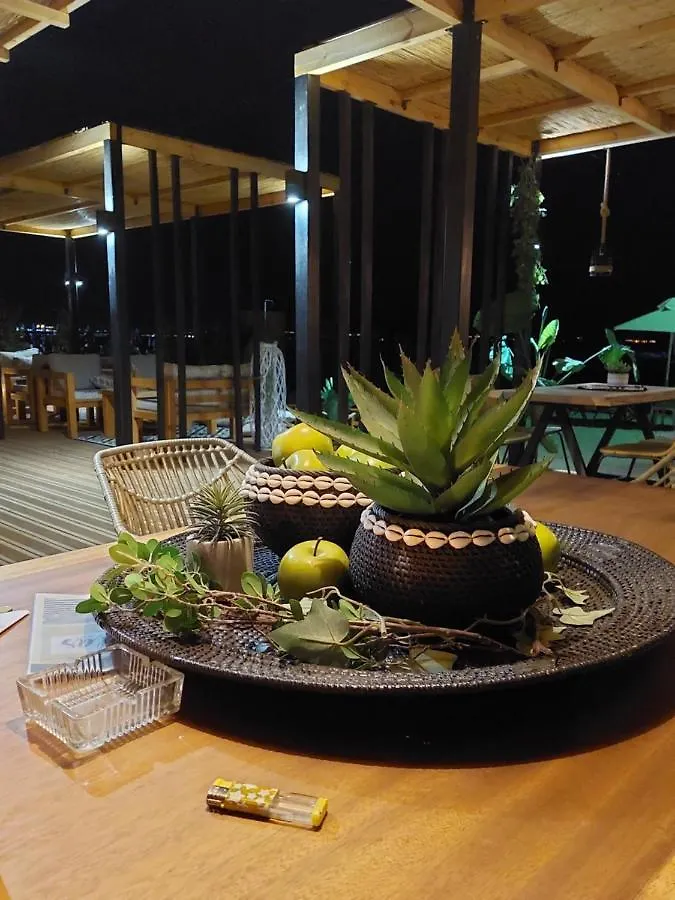 Mare Beach Apartments スタブロス