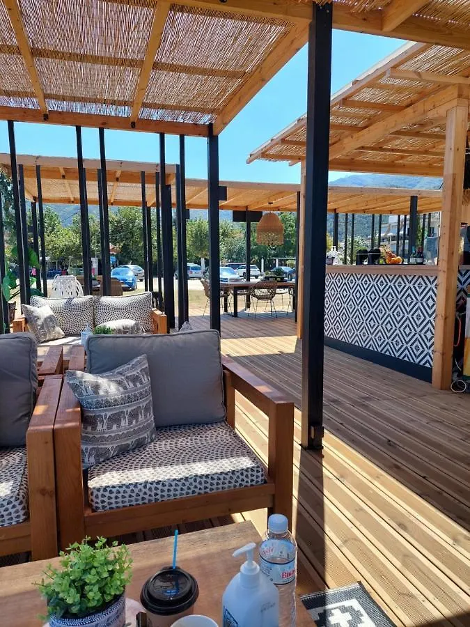 Mare Beach Apartments スタブロス