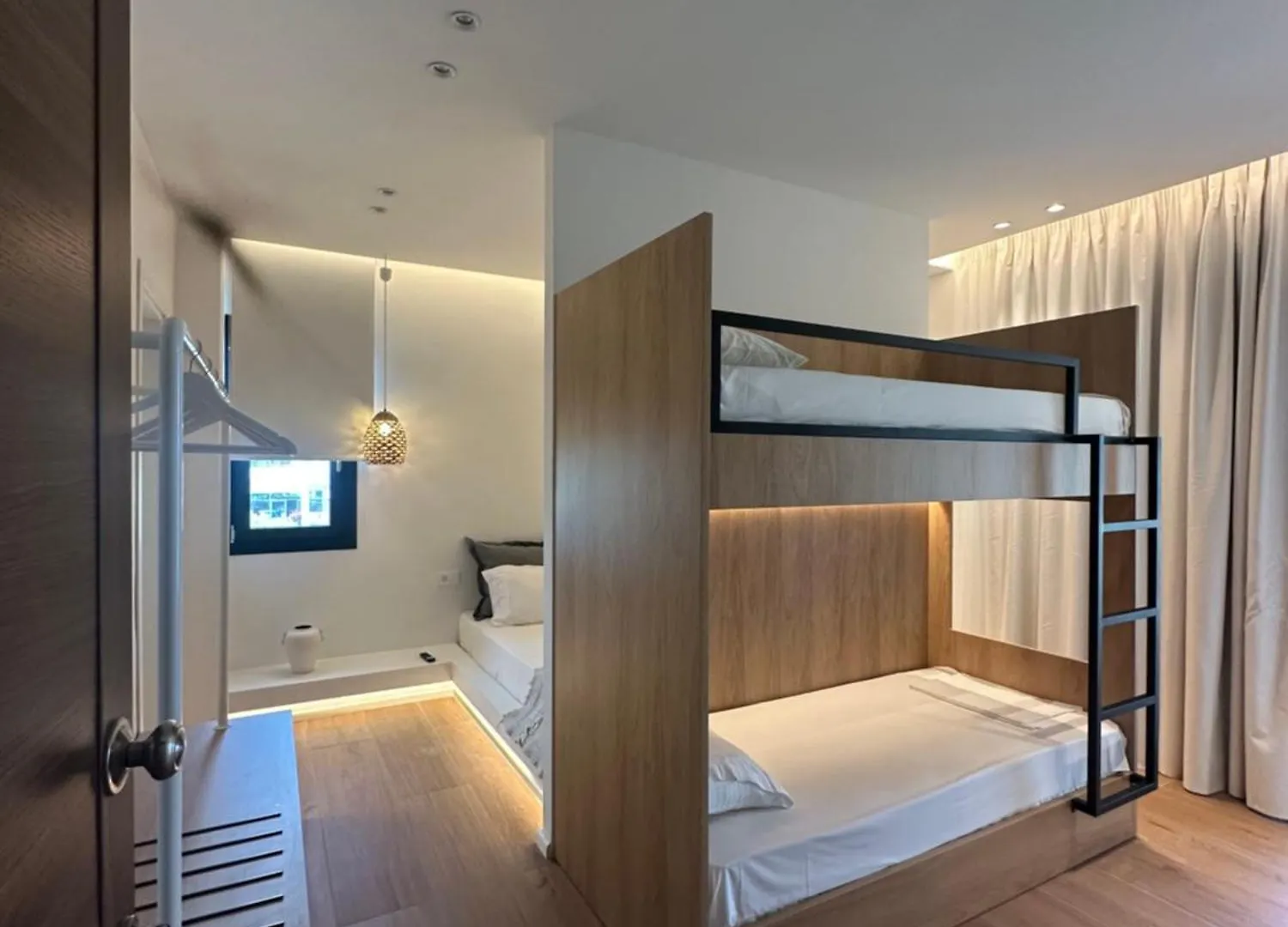 Mare Beach Apartments スタブロス
